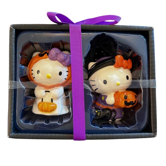 Hello Kitty Halloween Trick Treat Collectible Salt Pepper Shaker Set: New In Box - Picture 5 of 10
